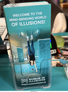 115 a2v. New York City - Museum of Illusions
