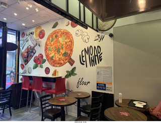 128 a2v. New York City - pizza shop