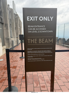 160 a2v. New York City - Top of the Rock sign
