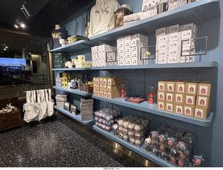 202 a2v. New York City - Top of the Rock gift shop