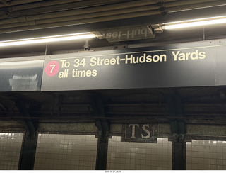 8 a2v. New York City - subway station