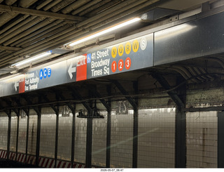 9 a2v. New York City - subway station