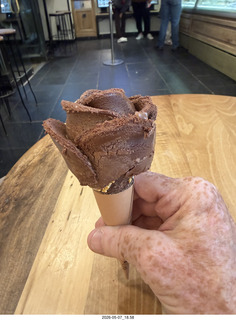 286 a2v. New York City - Amorino ice cream cone
