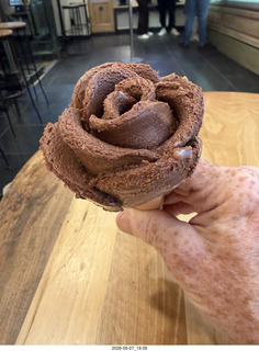 287 a2v. New York City - Amorino ice cream cone