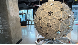 85 a2v. New York City - One Times Square - ball sculpture