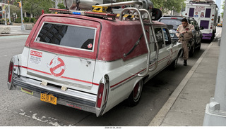9 a2v. New York City - Ghostbusters car