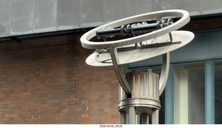28 a2v. New York City - sculpture