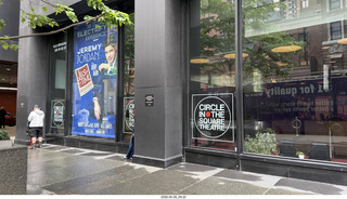 32 a2v. New York City - Circle in the Square Theater