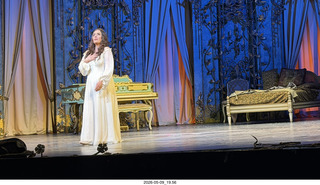 147 a2v. New York City Opera - La Traviata