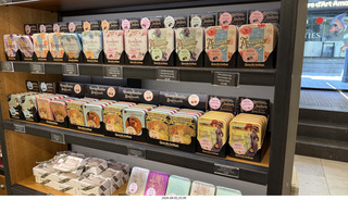 33 a2y. Spain - Barcelona - Casa Amatller chocolate shop