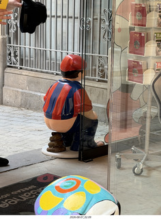 44 a2y. Spain - Barcelona - Born neighborhood - poop sculptures