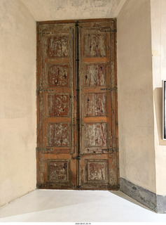 245 a2y. Spain - Barcelona - Born neighborhood - Figurative Art Museum - doorway