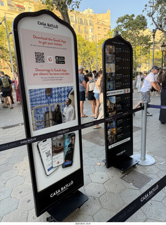 437 a2y. Spain - Barcelona - music at La Pedrera sign