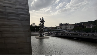 249 a2y. Spain - Bilbao - Guggenheim Museum - outside - balloons