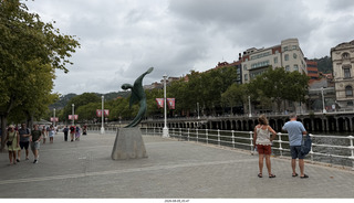76 a2y. Spain - Bilbao - sculpture