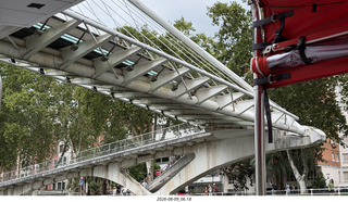 98 a2y. Spain - Bilbao - boat ride tour - bridge