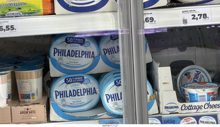 143 a2y. Spain - philadelphia cream cheese
