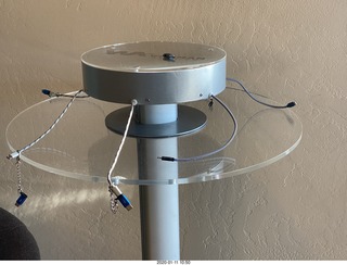 wild flying-saucer cell-phone charger